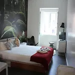 Moon Hill Hostel *