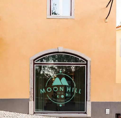 Moon Hill אכסניה סינטרה